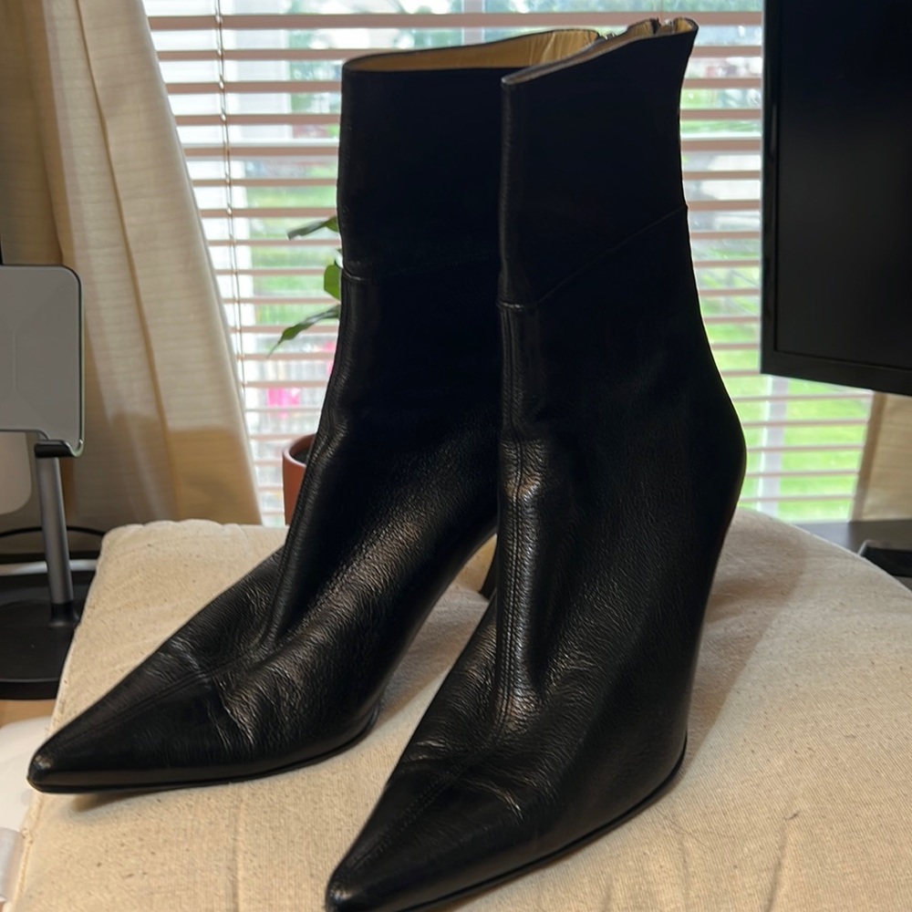 Pre loved authentic Gucci booties in excellent shape